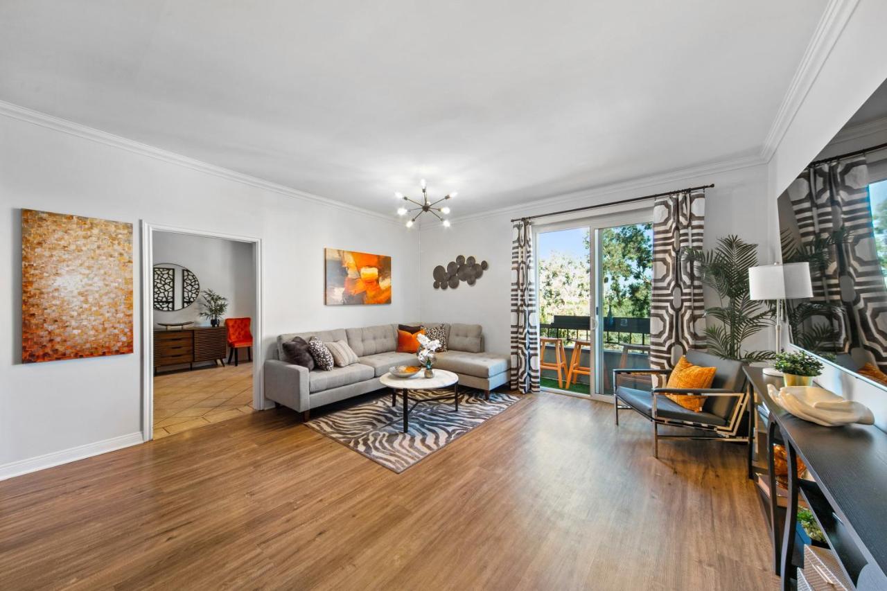 Beverly Hills 2 Bed 2 Bath Penthouse With Den And Parking 414 洛杉矶 外观 照片