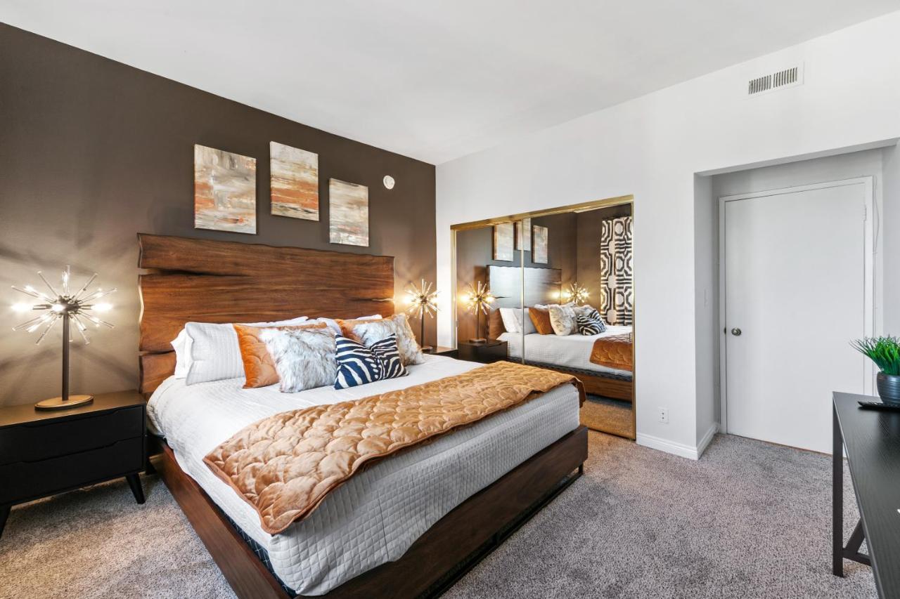 Beverly Hills 2 Bed 2 Bath Penthouse With Den And Parking 414 洛杉矶 外观 照片