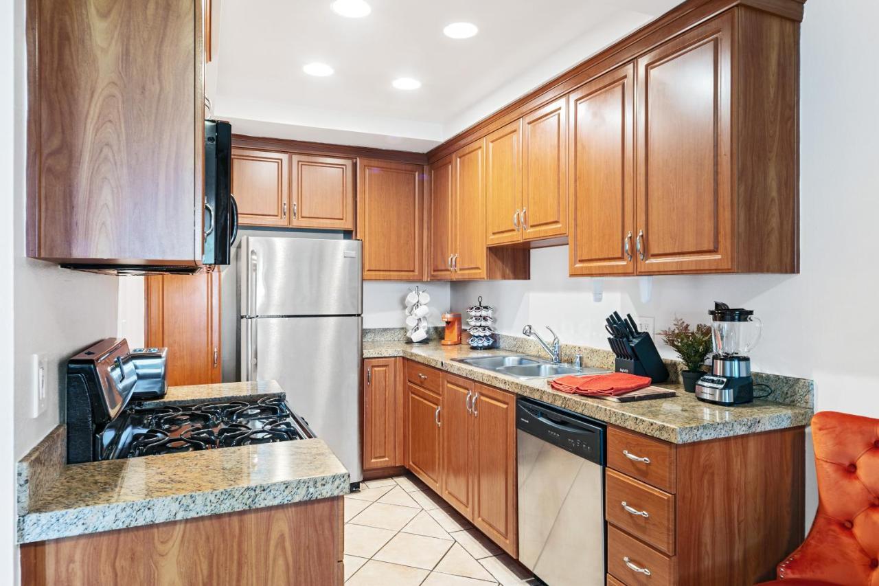 Beverly Hills 2 Bed 2 Bath Penthouse With Den And Parking 414 洛杉矶 外观 照片